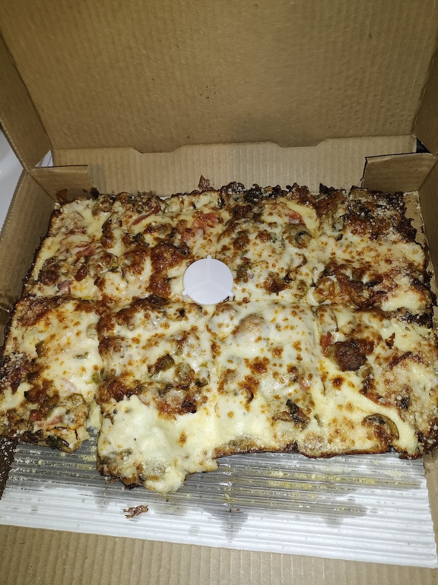 Detroit Pizza Factory #1 (Near Joy Rd) - 6