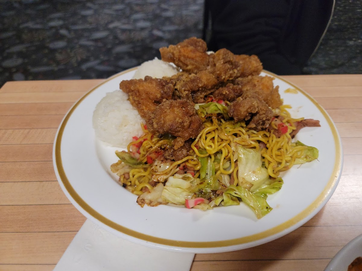 The Alley Restaurant at Aiea Bowl - 5