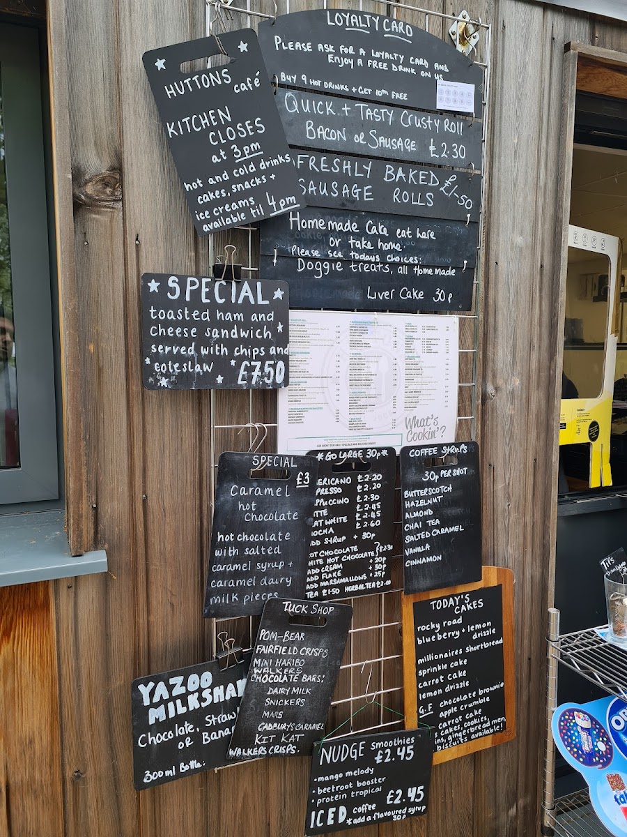 Huttons Cafe at Wickford Memorial Park - 8