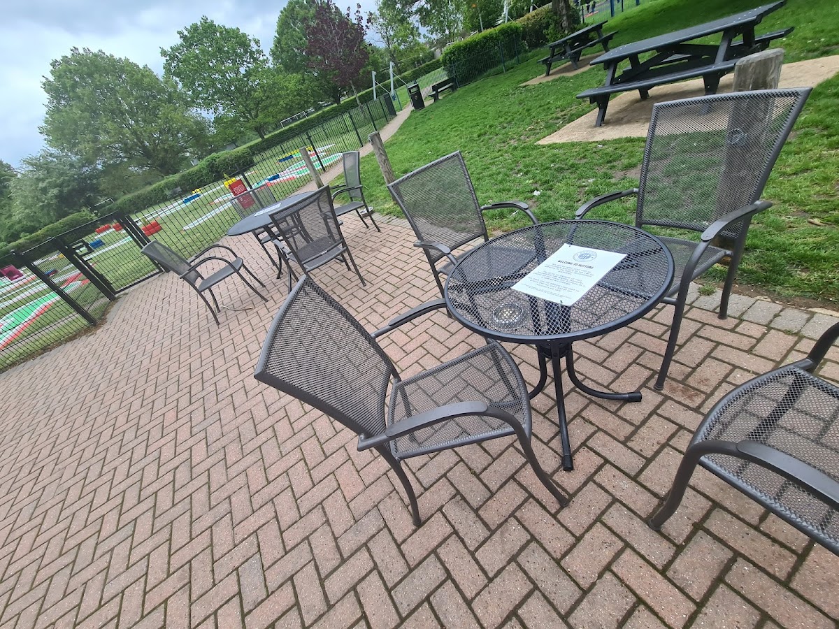 Huttons Cafe at Wickford Memorial Park - 6