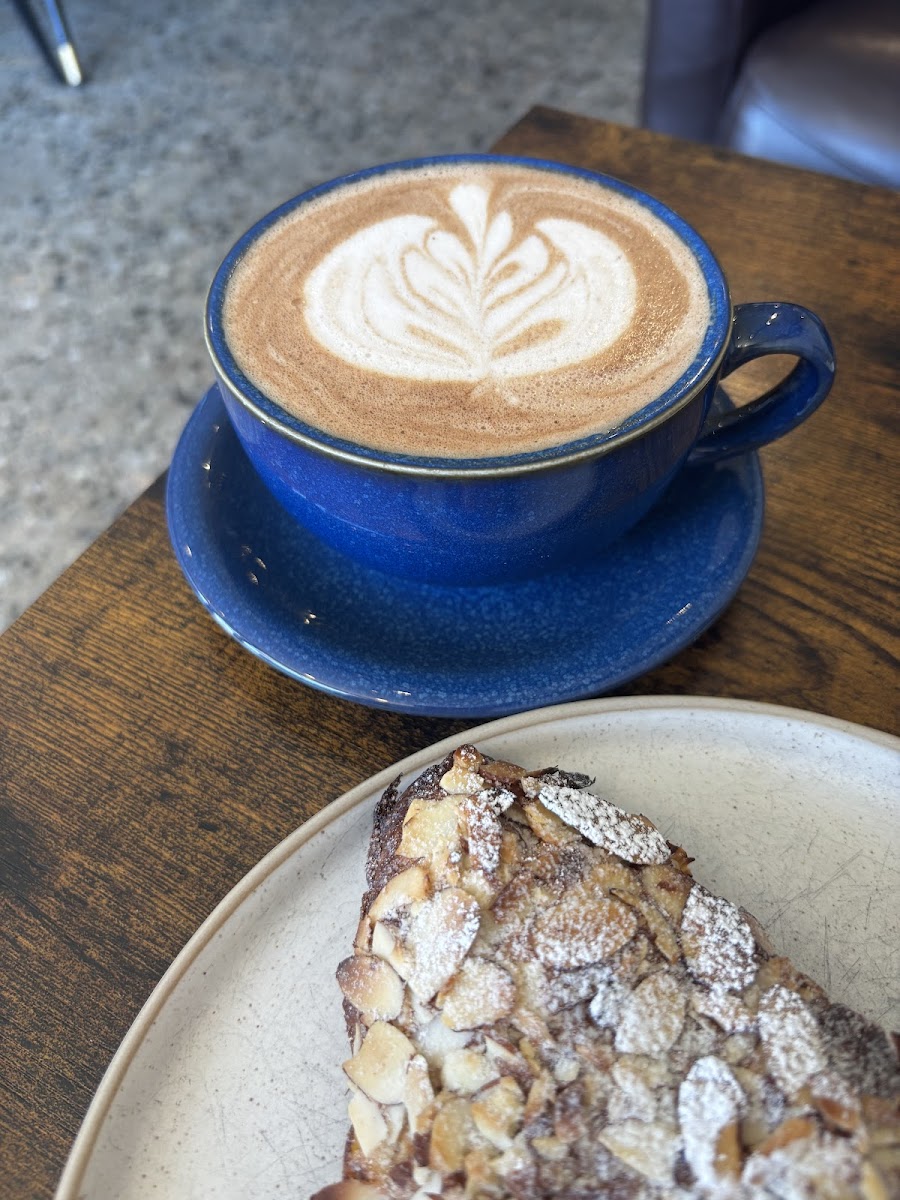 Cup And Bun Café - 4