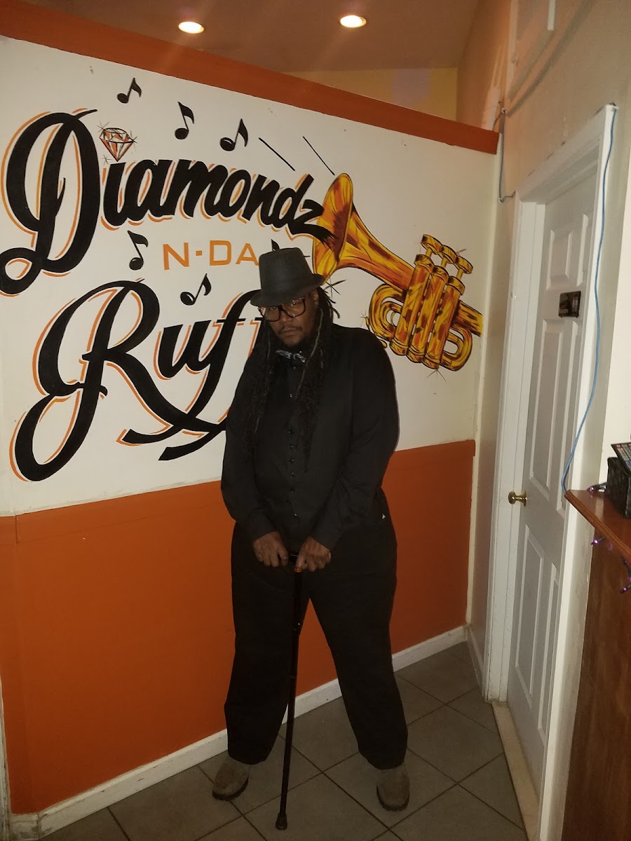 Diamondz N Da Ruff Cafe And Lounge - 3
