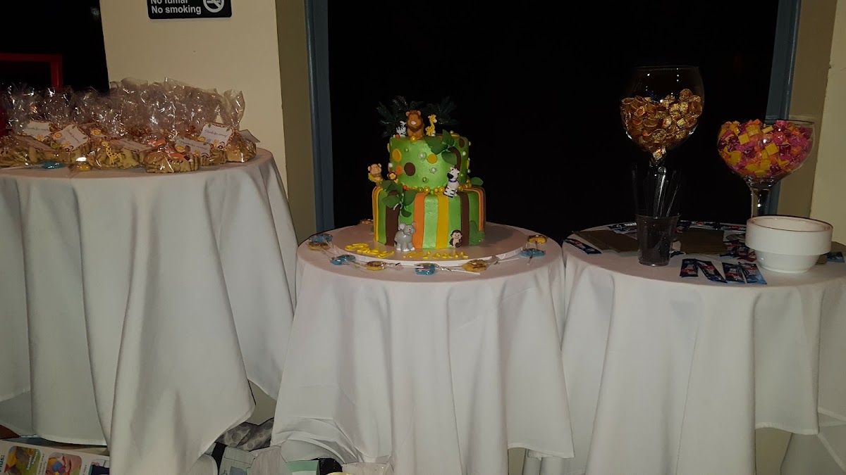 Diamondz N Da Ruff Cafe And Lounge - 6
