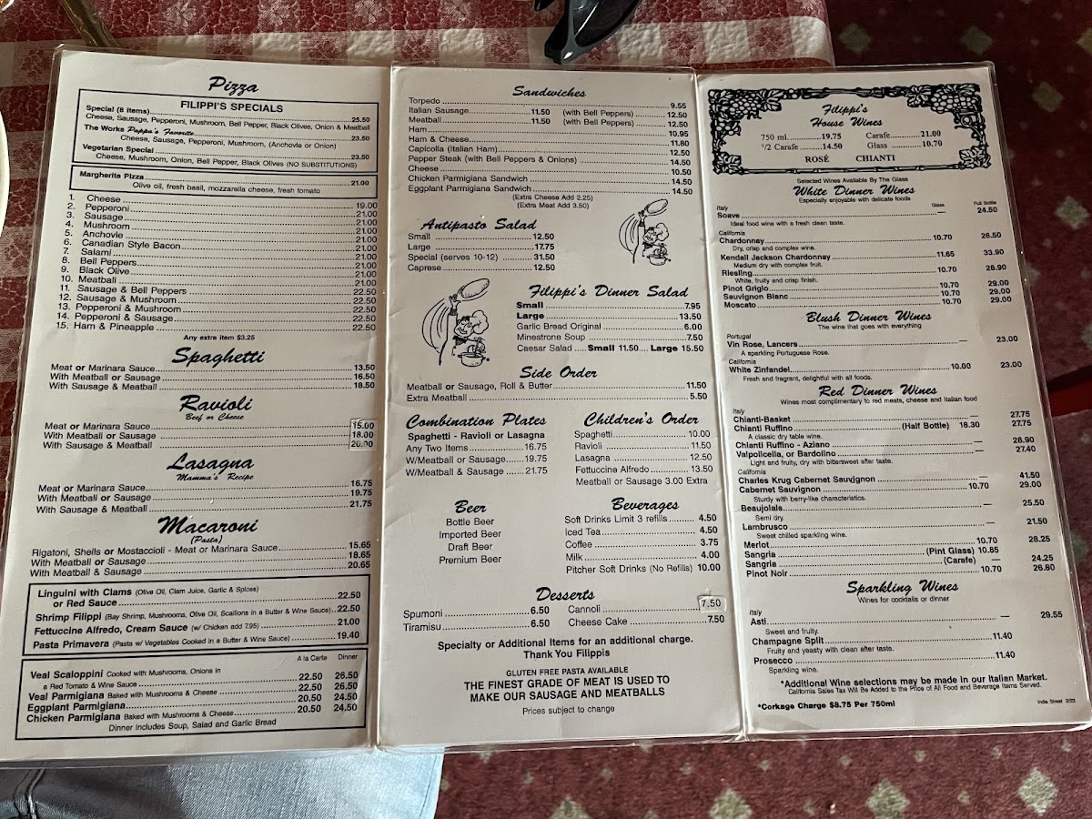 Filippi's Pizza Grotto Little Italy - 9