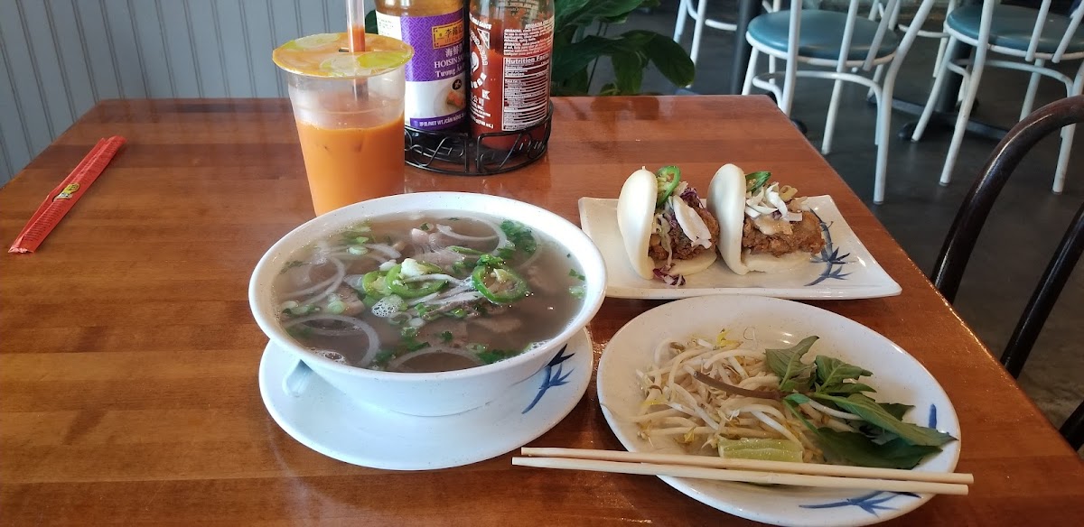 Le's Baguette Banh Mi Cafe - 6