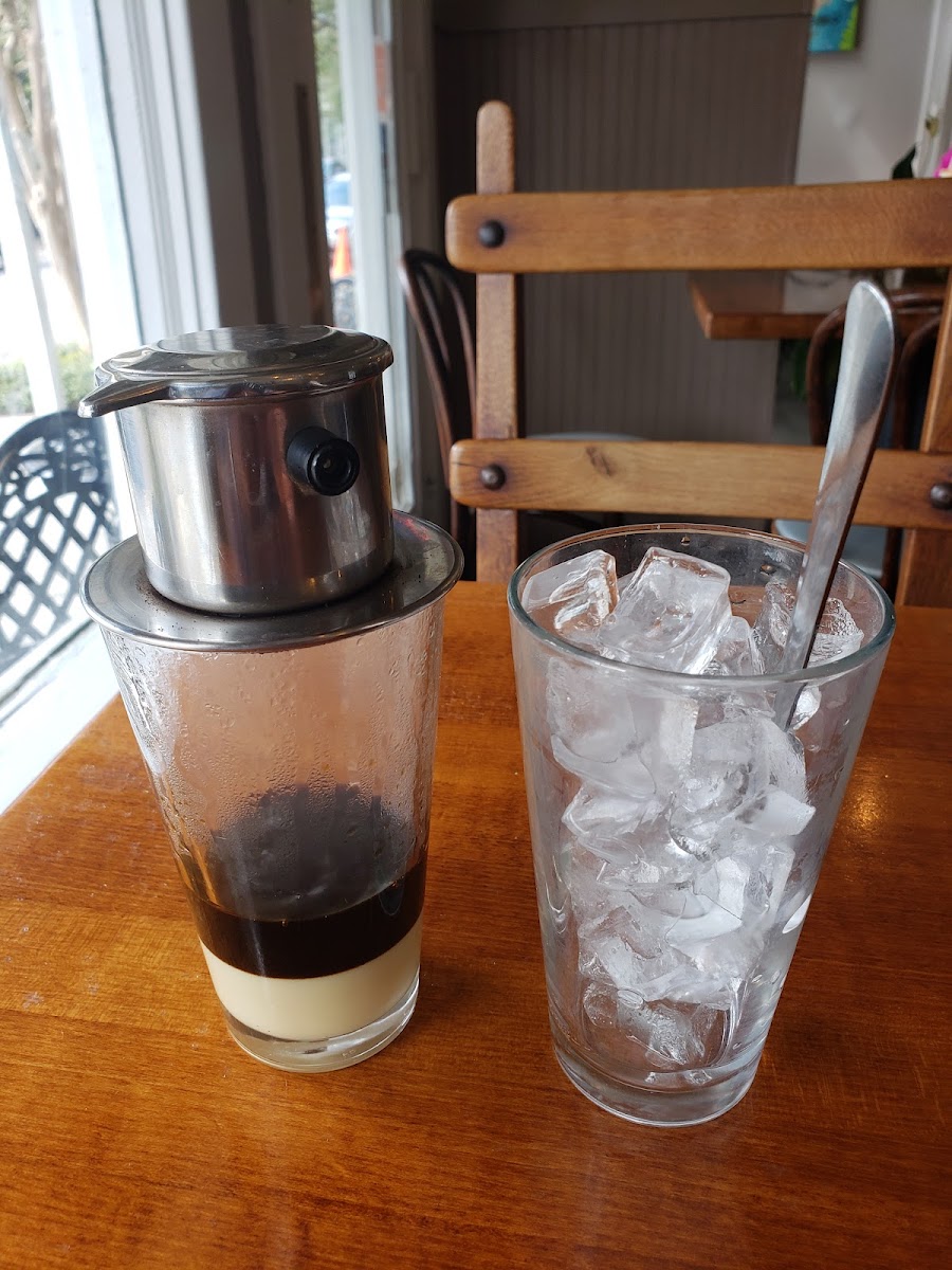 Le's Baguette Banh Mi Cafe - 8