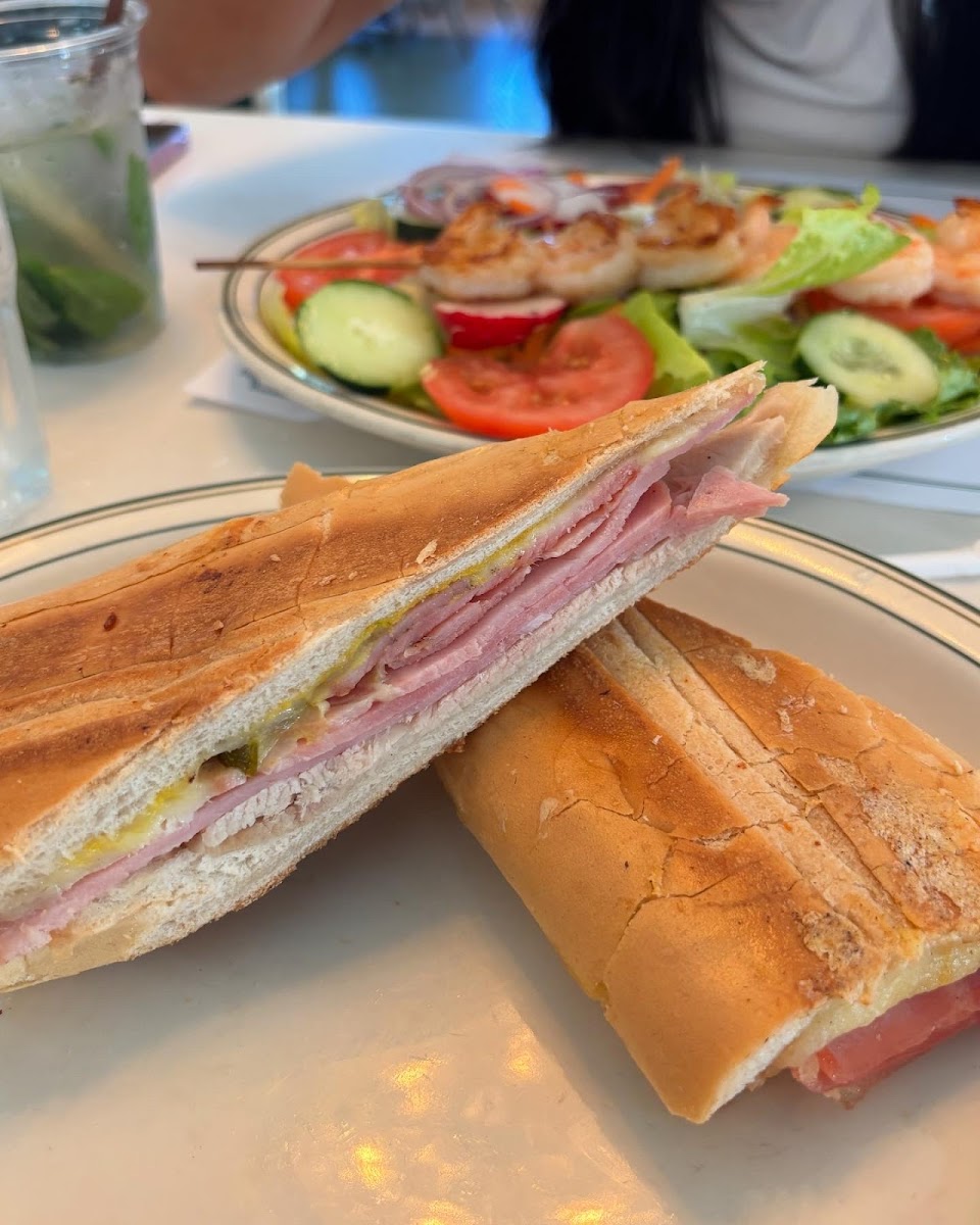 Versailles Restaurant Cuban Cuisine - 6