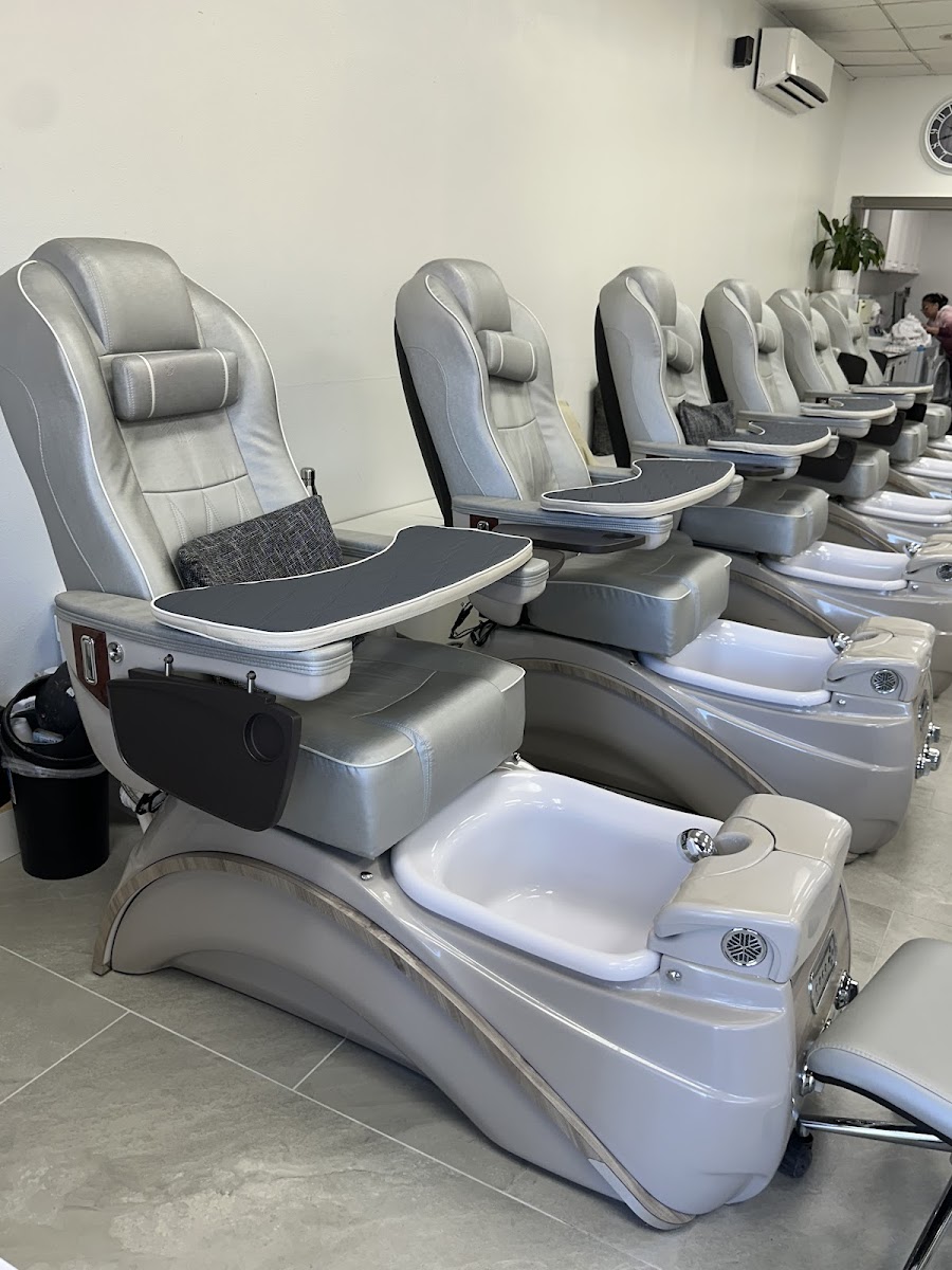 Gallery Nails and Spa - 8