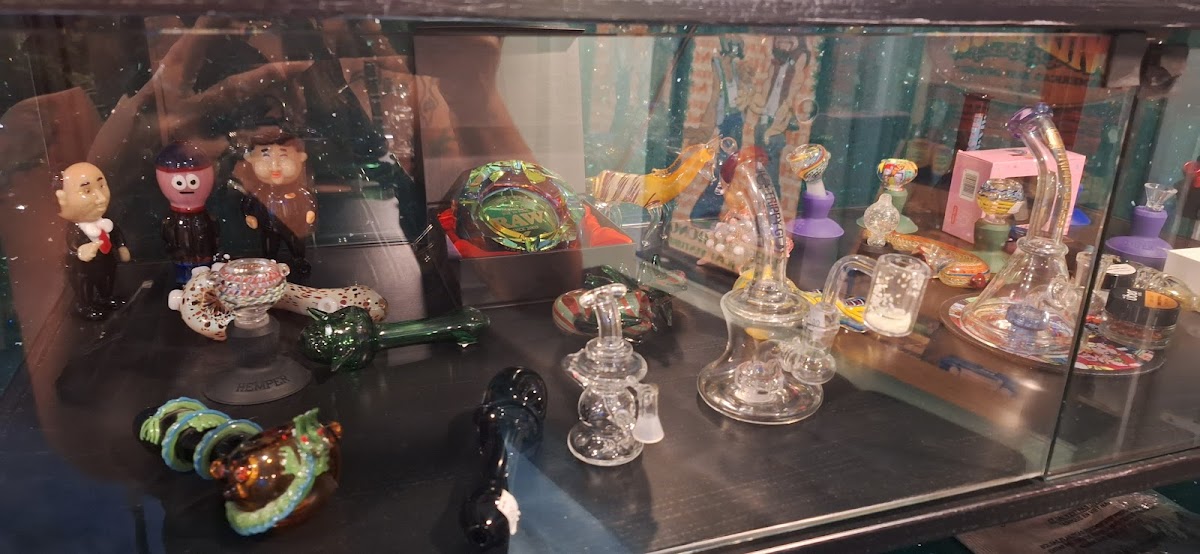 Leef Kava & Kratom Lounge - 7