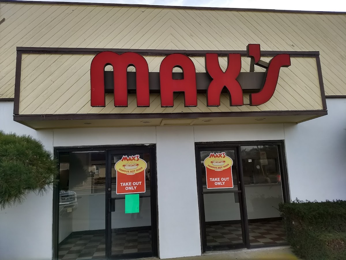 Max's Bar & Grill - 4