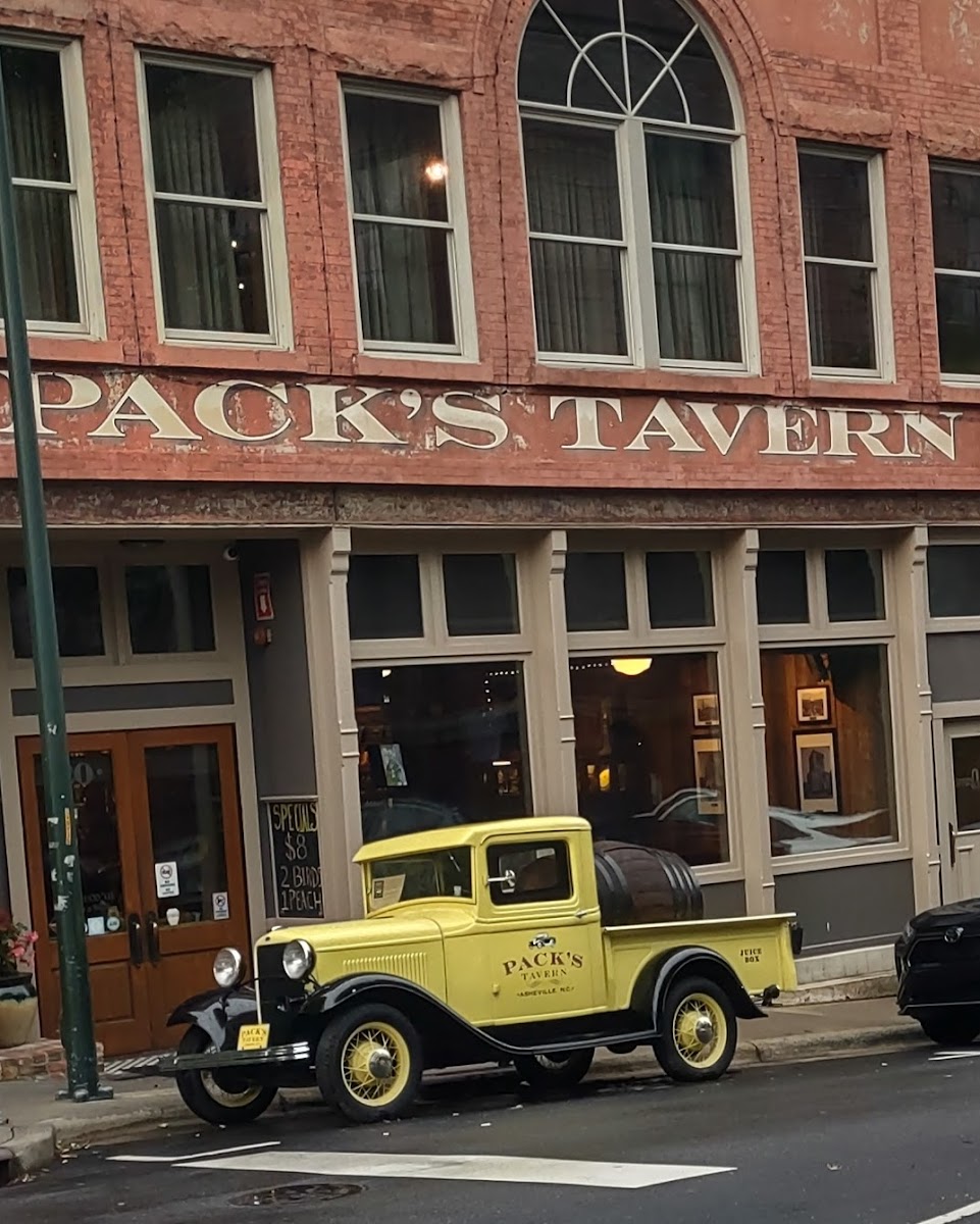 Pack's Tavern - 3