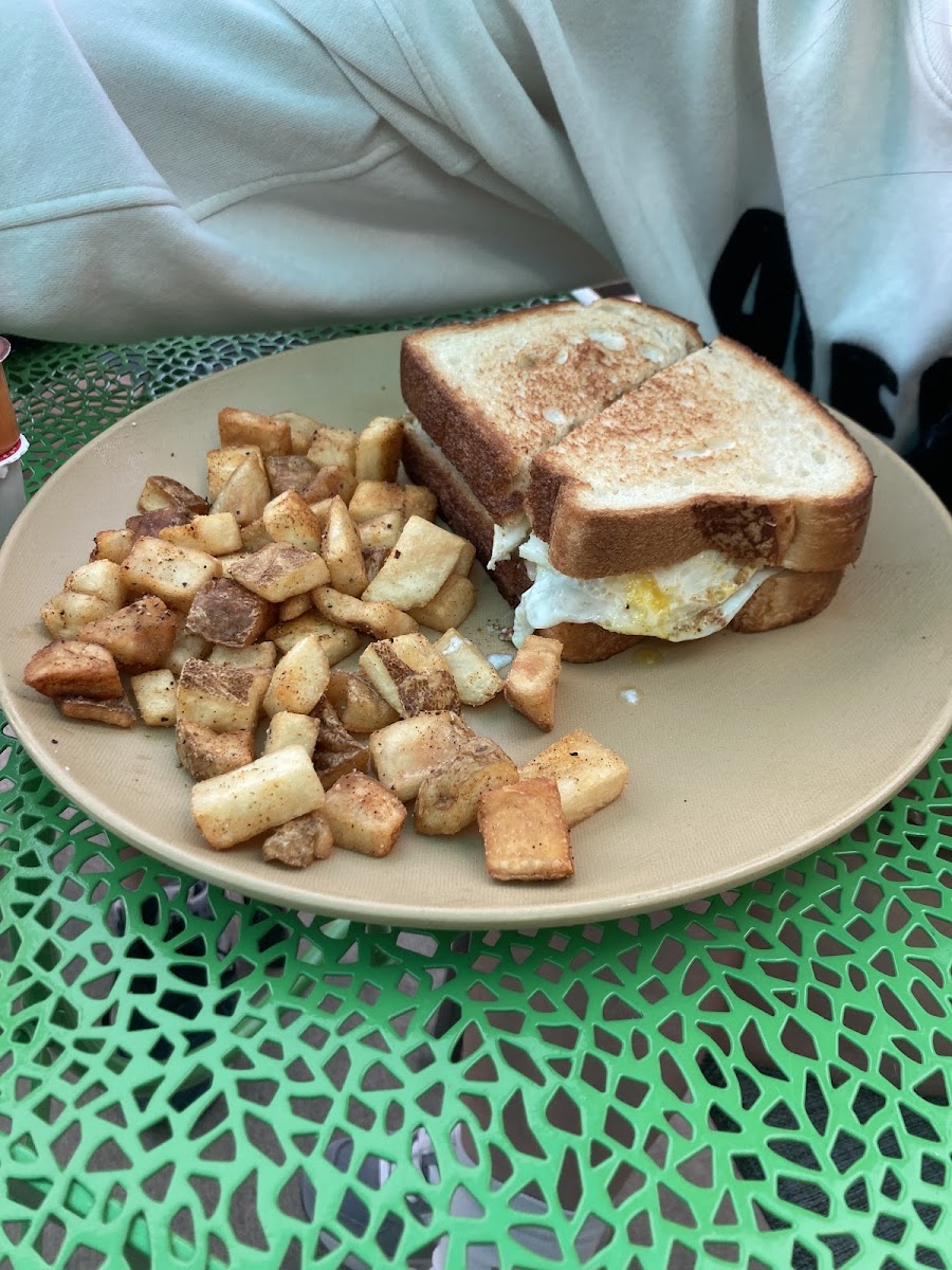 Good Truckin' Diner - 7
