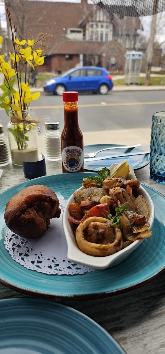 Hutchie Catering & Caribbean Restaurant - 7