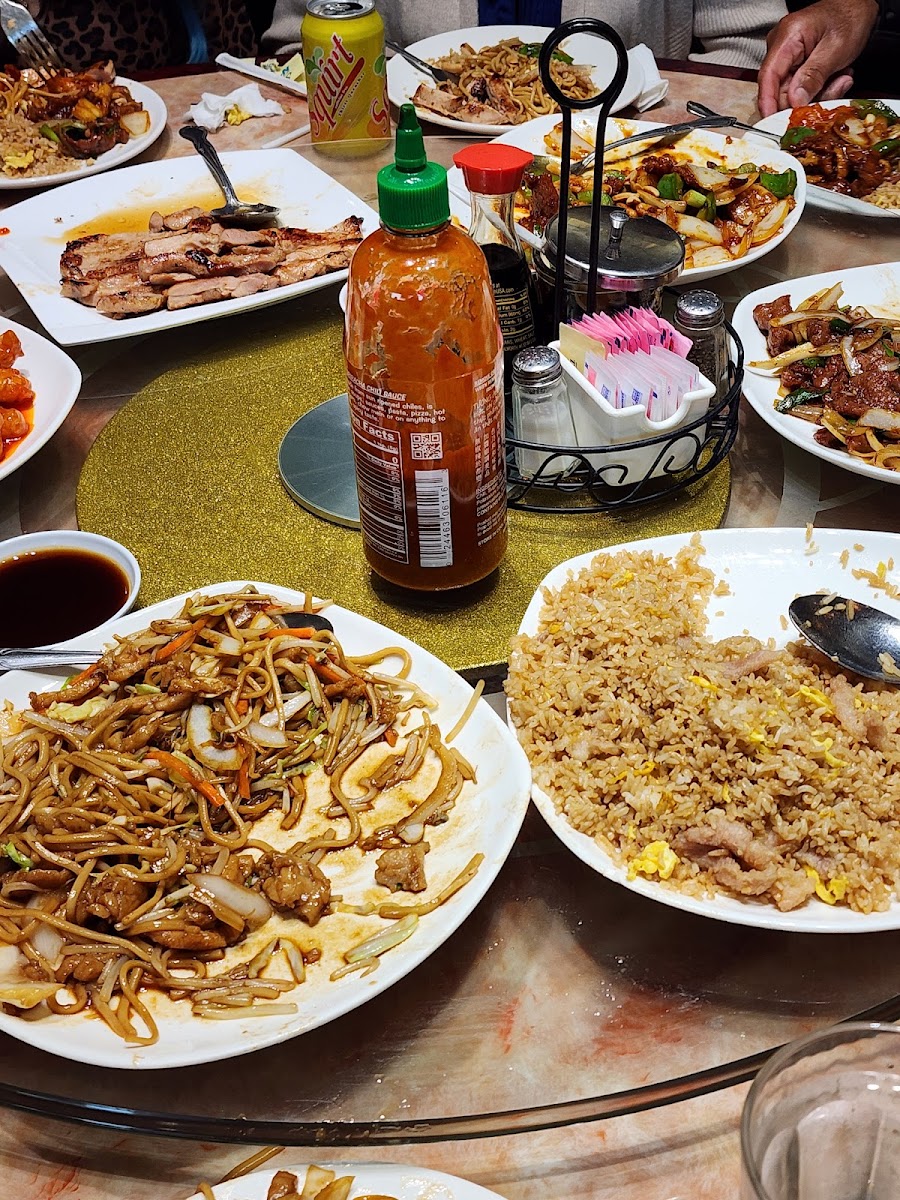 Golden Palace Chinese Restaurant - 10