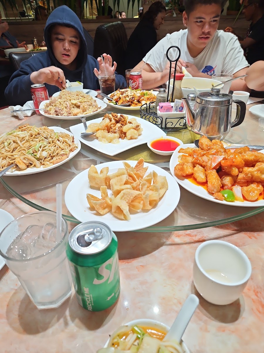 Golden Palace Chinese Restaurant - 6