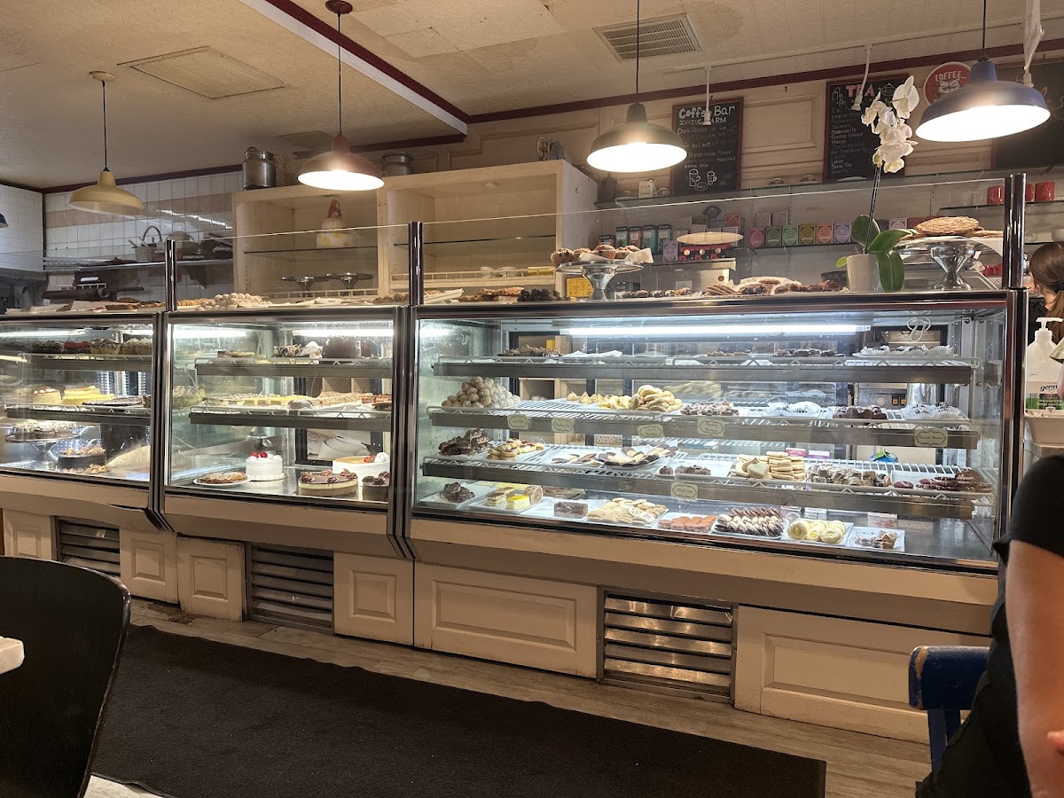 Leli’s bakery - 6