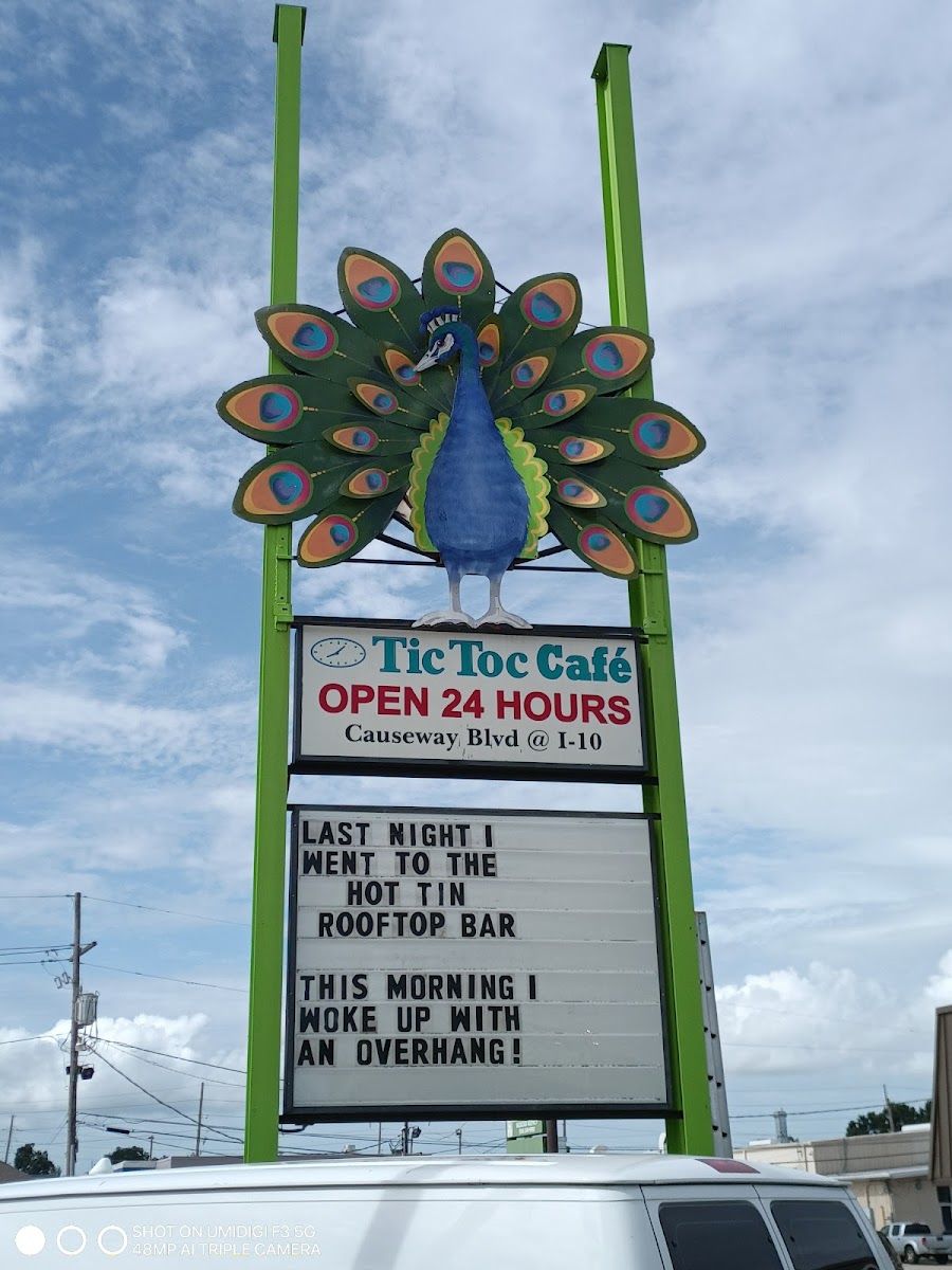 Tic-Toc Café - 4