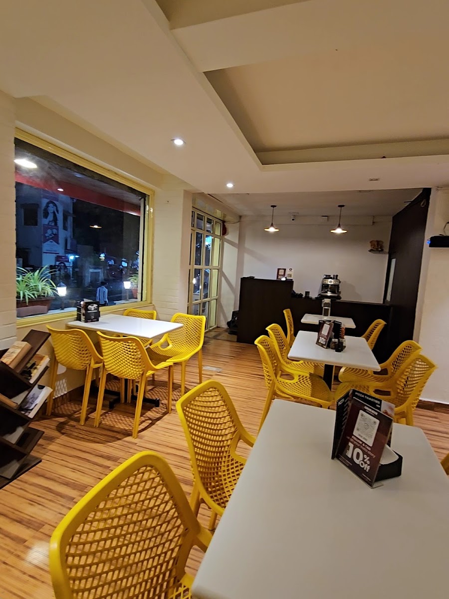 Grub Box Cafe & Bistro - 4