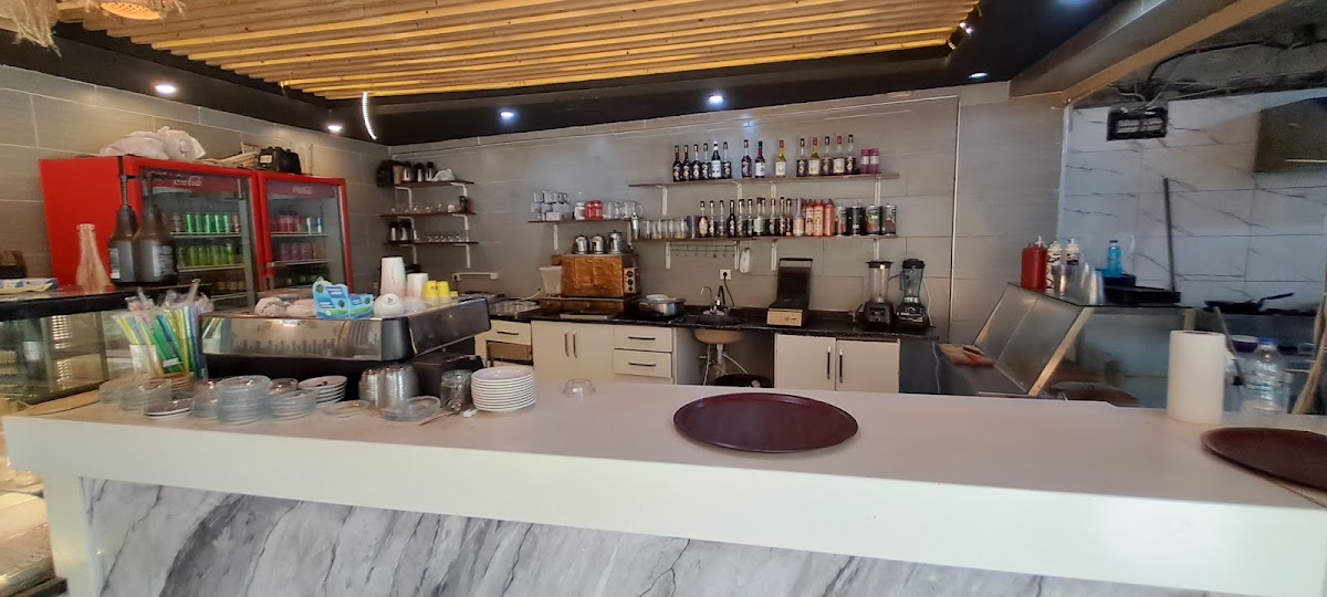 Flora Cafe Restuarant - 10