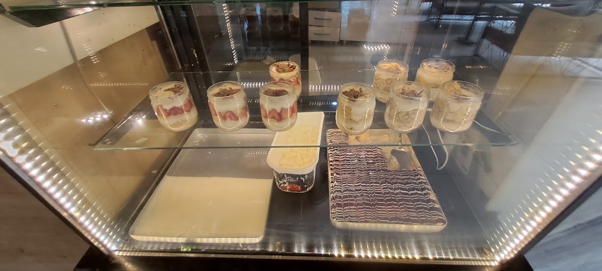 Flora Cafe Restuarant - 8