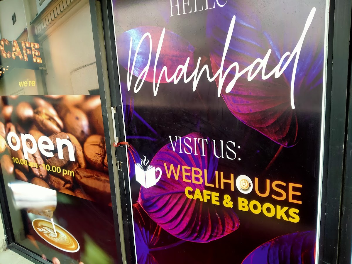 WEBLIHOUSE : Cafe & Books - 4