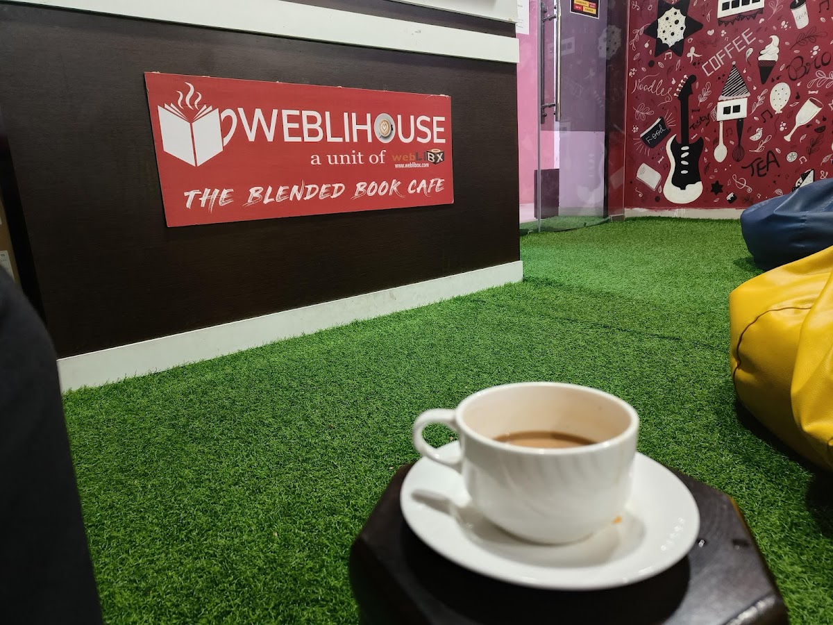 WEBLIHOUSE : Cafe & Books - 5