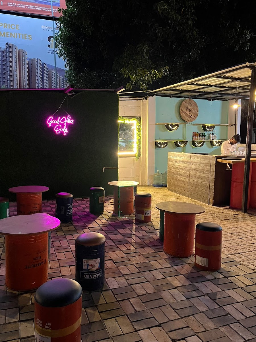 Cafe Junkyard Junction