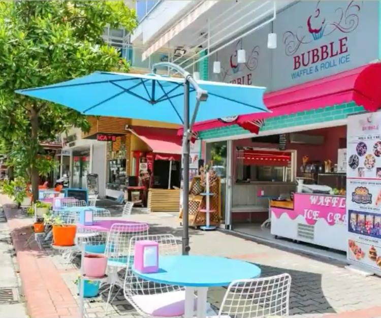 Bubble Waffle & Roll Ice Cream