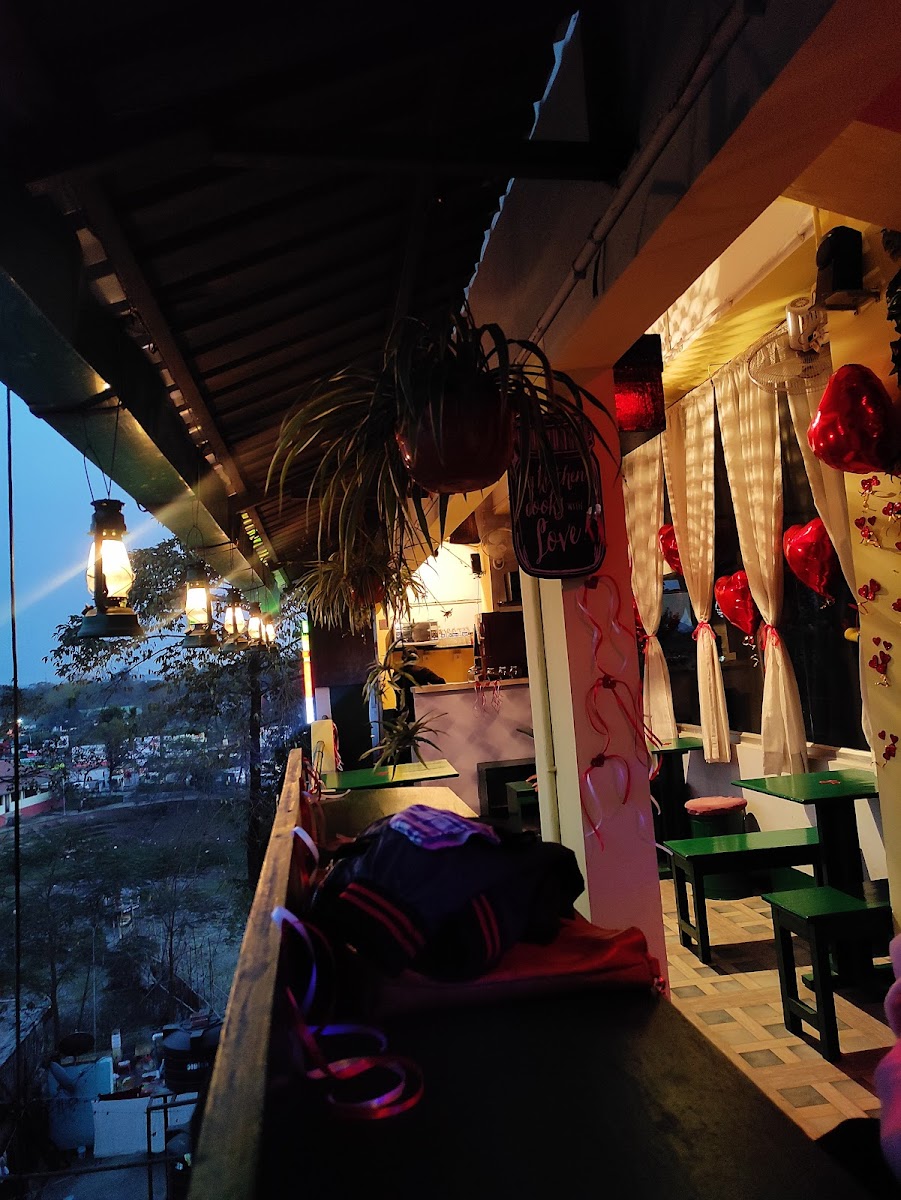 TTBTT (The Tea Bush Table) TINSUKIA