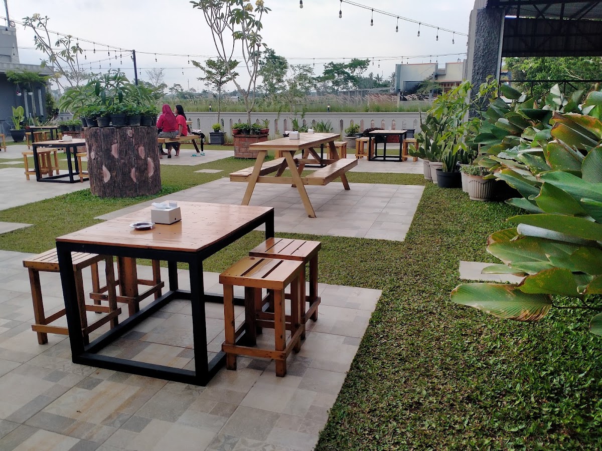 Loteng cafe n eatery