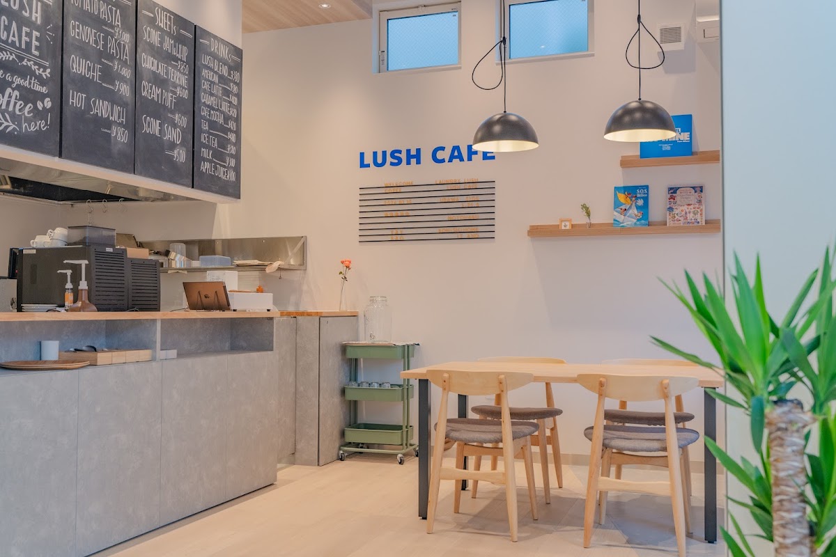 LUSH CAFE