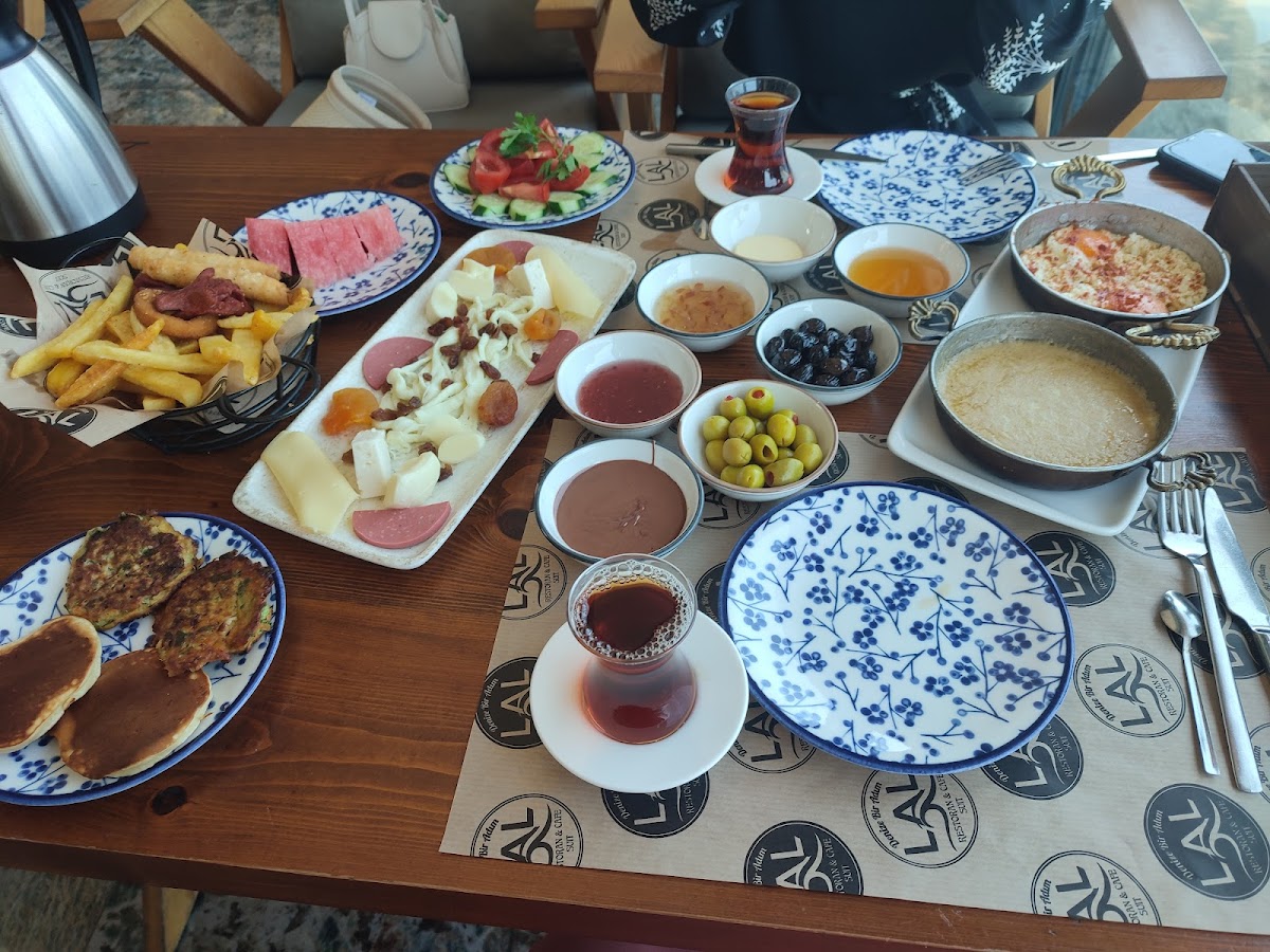 Lâl Cafe / Hookah - 3