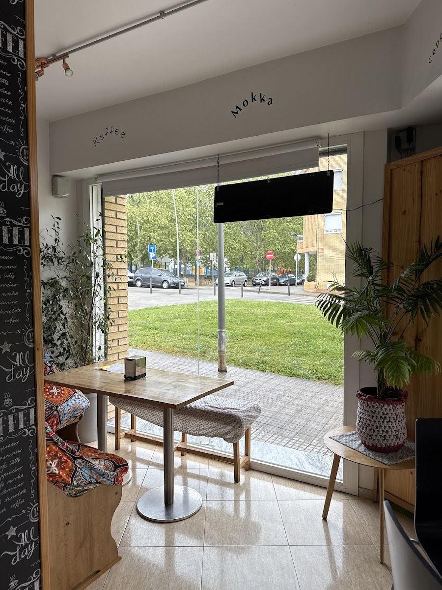 Bar Cafetería Fiorella's by Beni Durán