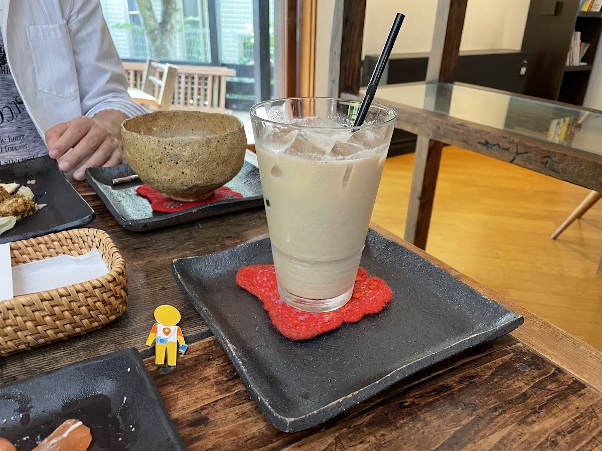 GALLERY.BOOK.CAFE DEN - 10