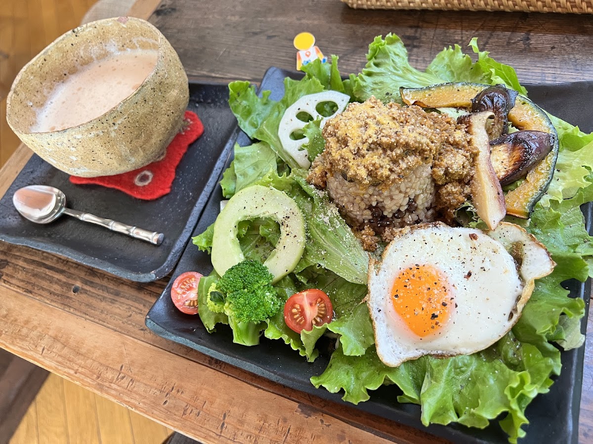 GALLERY.BOOK.CAFE DEN - 2