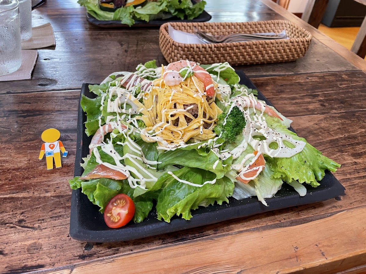 GALLERY.BOOK.CAFE DEN - 3