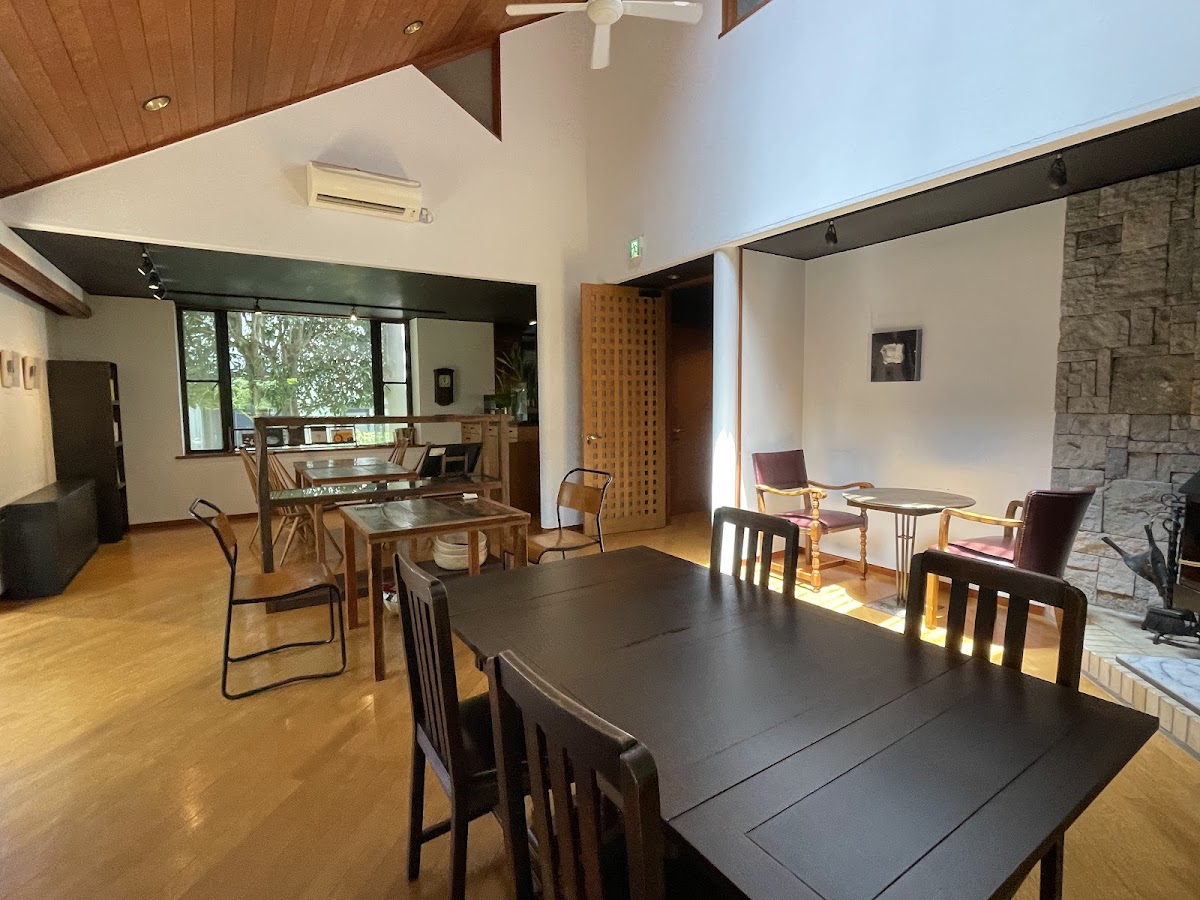 GALLERY.BOOK.CAFE DEN - 4