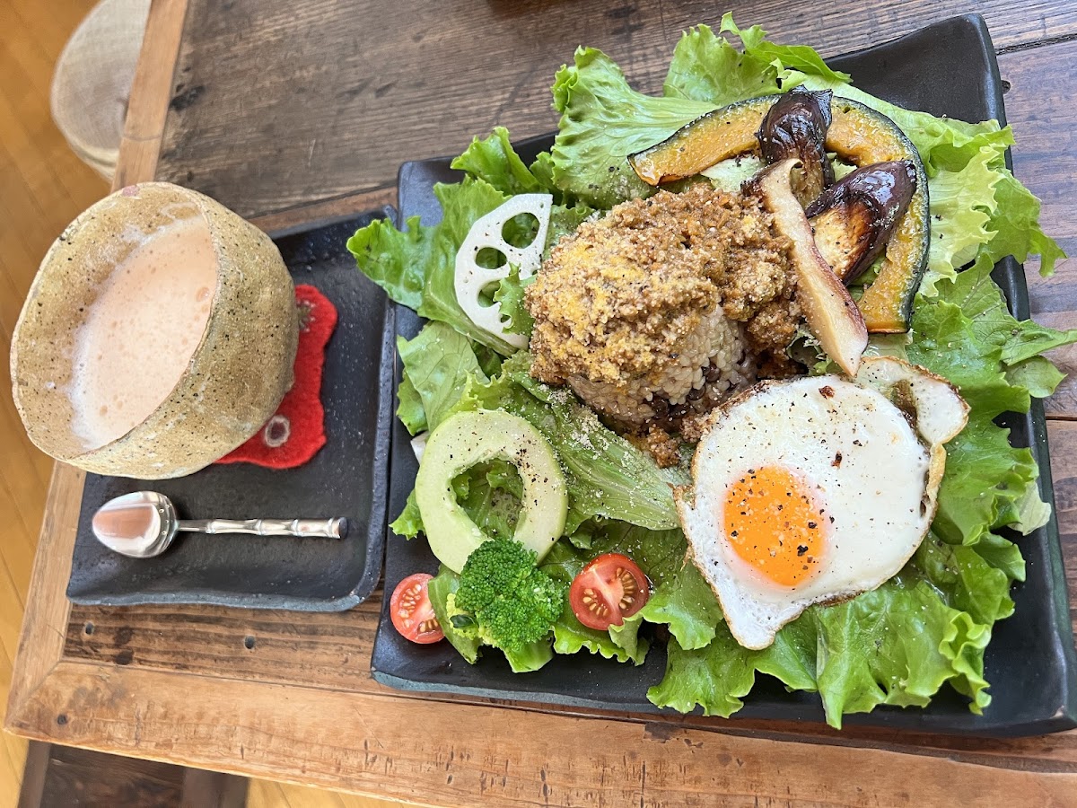 GALLERY.BOOK.CAFE DEN - 6