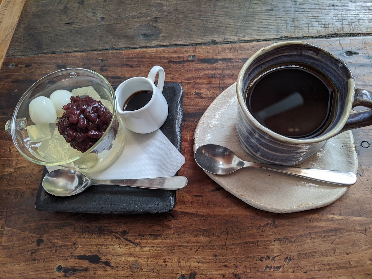 GALLERY.BOOK.CAFE DEN - 9