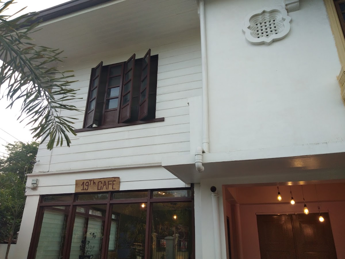 19th Café