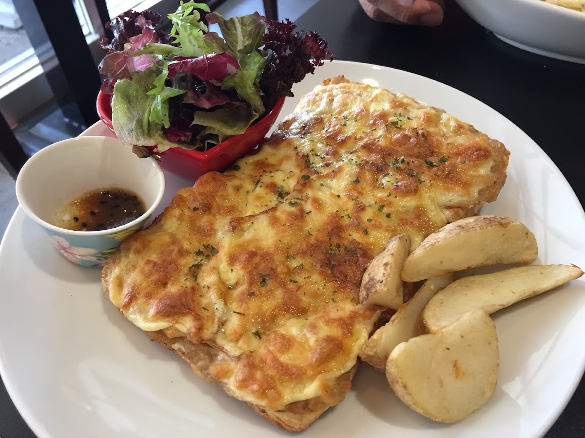 Luoke Xiansheng Cafe - 9