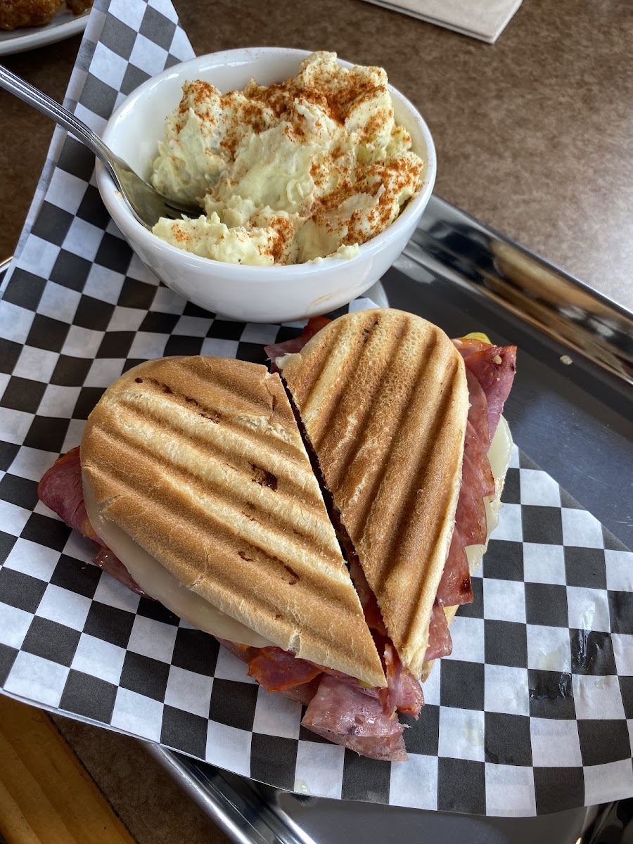 The Hideaway Cafe & Bar - 3