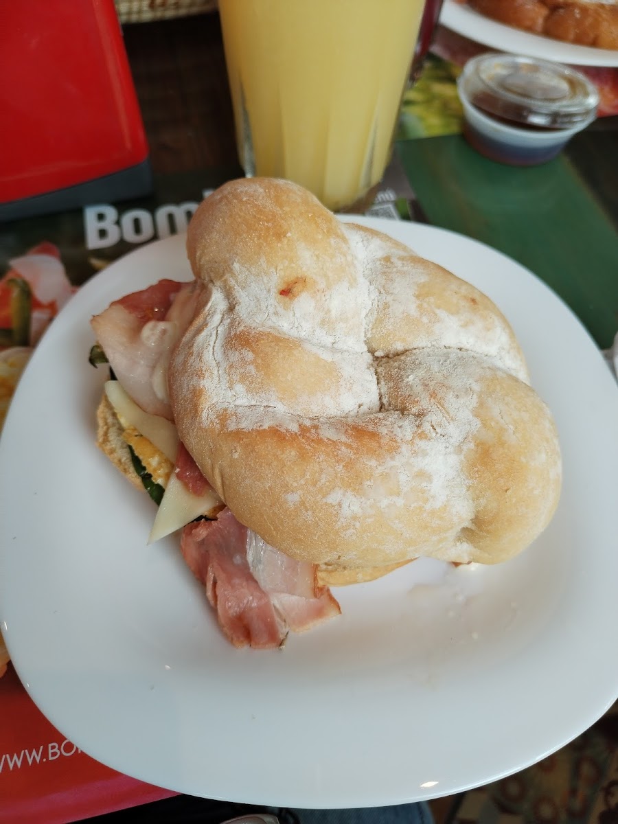 Bombons Coffee Shop - Clinica Kennedy Policentro - 7