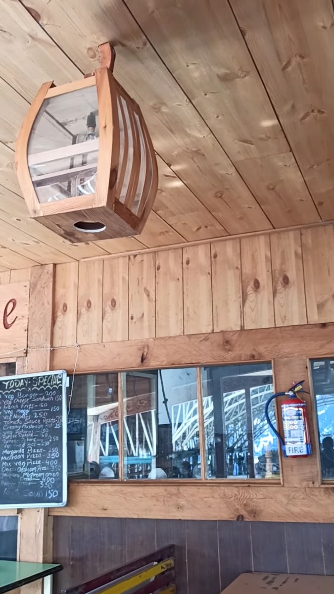 Cafe Vertical Limit - 2