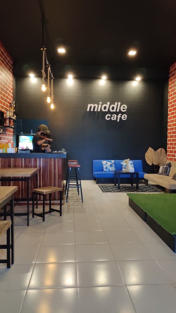 Middle Cafe