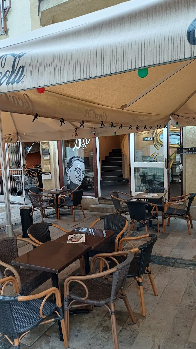 Dalí Cafe & Bar