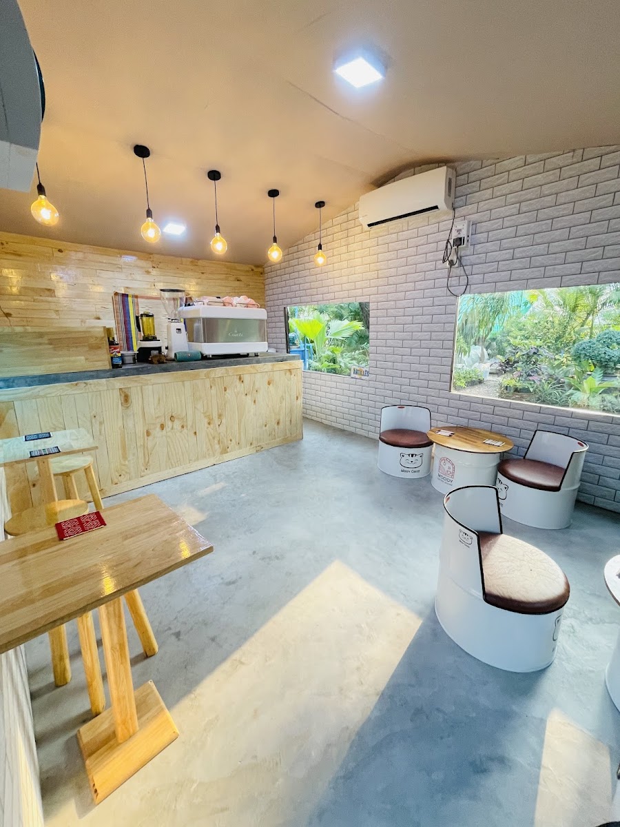 Woody Coffee House