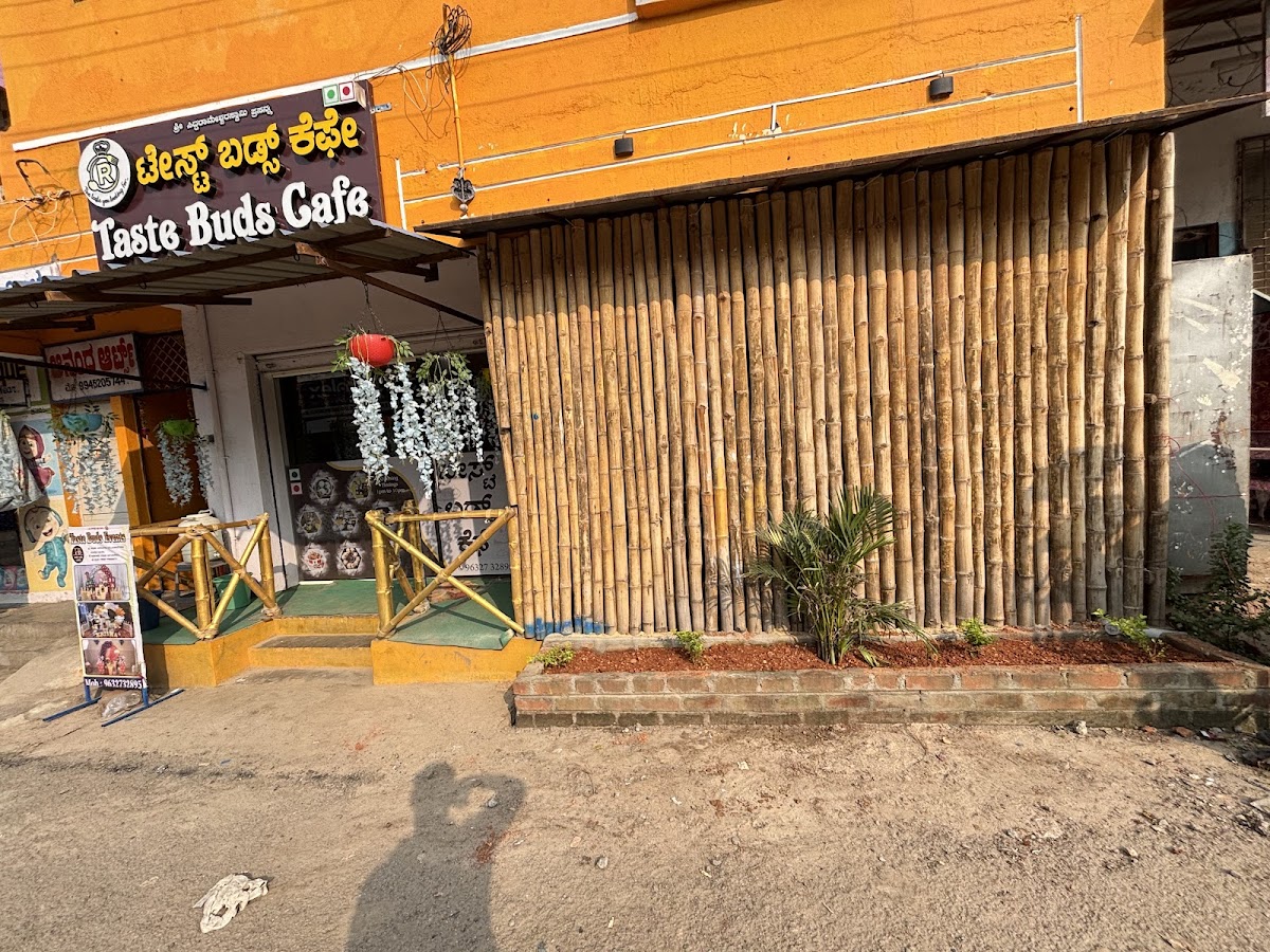 TASTE BUDS CAFE