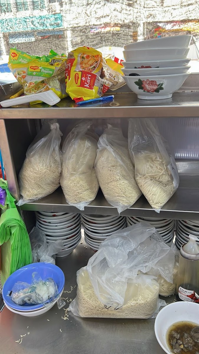 L.J Noodles Cafe - 8