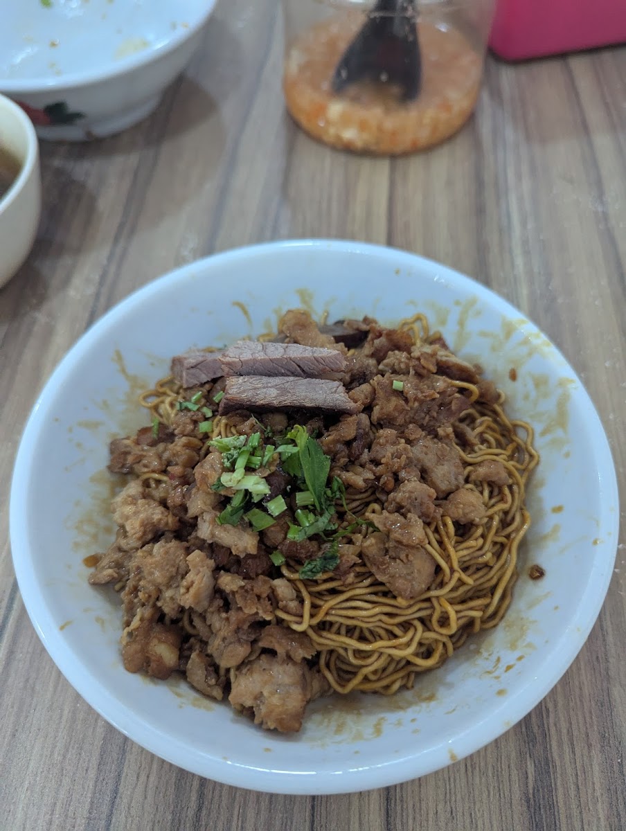 L.J Noodles Cafe - 9